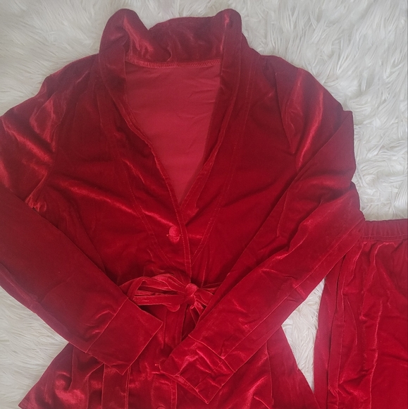 Marysol.Boutique Suit Red Velvet Collard Suit Women's - Picture 4 of 5
